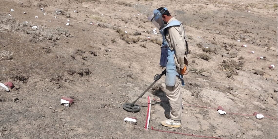 اومر ماین پاکۍ موسسې په بغلان او کندوز کې زرګونه متر مربع ساحه له ناچاوده توکو پاکه کړه