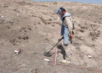 اومر ماین پاکۍ موسسې په بغلان او کندوز کې زرګونه متر مربع ساحه له ناچاوده توکو پاکه کړه