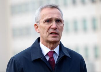 سټولټنبرګ له افغانستانه د بهرنيو ځواکونو وتلو له پرېکړې دفاع کړې