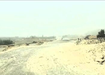 موټرچلوونکي او مسافر  د کابل – کندهار لویې لارې رغنیزو کارونو له پڅوالي شکایت کوي