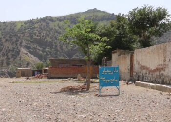 خوست کې ډيورنډ فرضي کرښې ته څېرمه مېشتې کورنۍ له عامه خدمتونو بې برخې دي