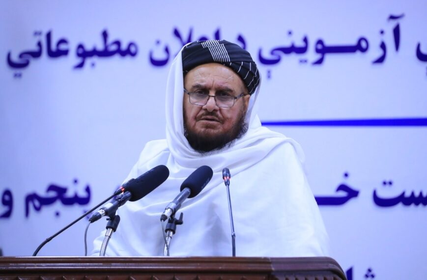 حقاني: په دولتي ادارو کې باید مسلکي کسان وګومارل شي