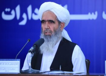 اخوندزاده: په دولتي او خصوصي ښوونځيو کې څه باندې ۱۰ میلیونه زده کوونکي پر زده کړو بوخت دي