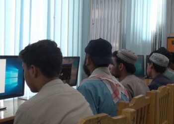 کندهار کې د وړیا زده کړو له لنډمهاله کورسونو سلګونه ځوانان فارغ شوي