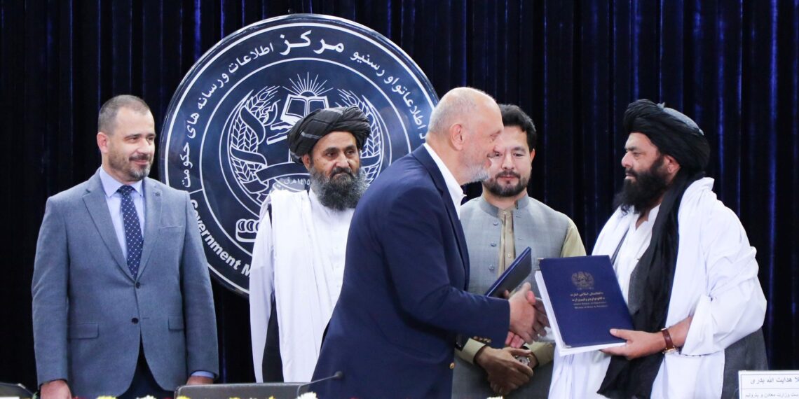 د جوزجان یتیم تاق سیمنټو کارخونې تړون له یوه ترکي شرکت سره لاسلیک شو