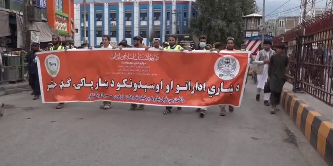 ننګرهار ښاریان: د کثافاتو ډېروالي او د کانالیزاسیون نه شتون له ستونزو سره مخ کړي یو