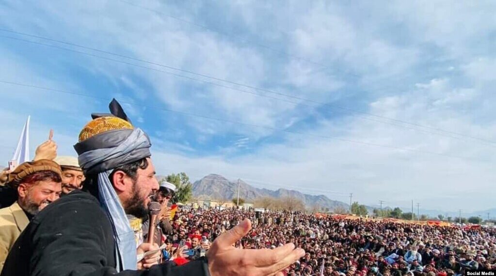 پاکستاني ځواکونو د پښتون قومي عدالت جرګې لپاره لګول شوې خیمې سوځولې