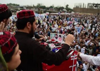 پښتین: له جرګې نه پر شا کېږو