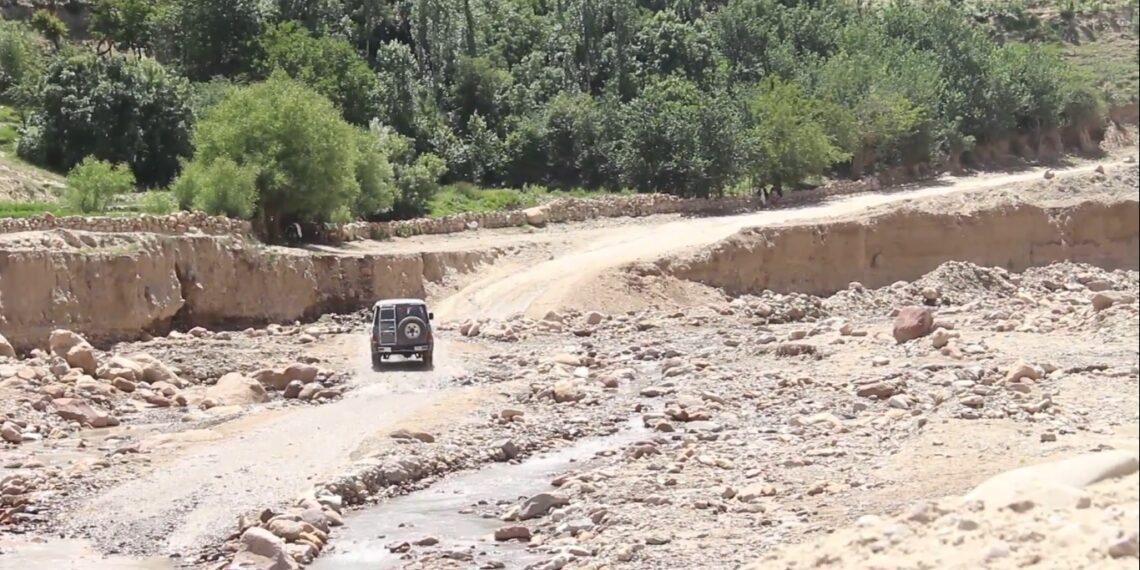 چارواکي: بادغیس کې د حلقوي سړک پاتې برخې چارې به نږدې راتلونکي کې پيل شي