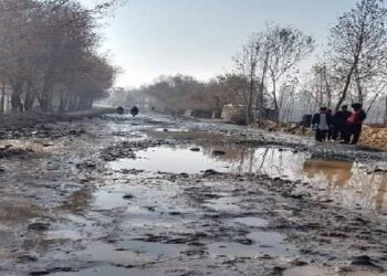 د تخار اوسېدونکي د سړکونو له خرابوالي شکایت کوي