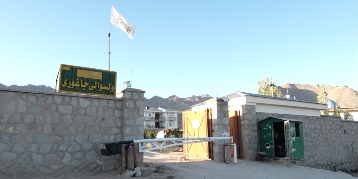 د جاغوري خلک: د ولسوالۍ او غزني ښار ترمنځ غځېدلې لاره دې ورغول شي