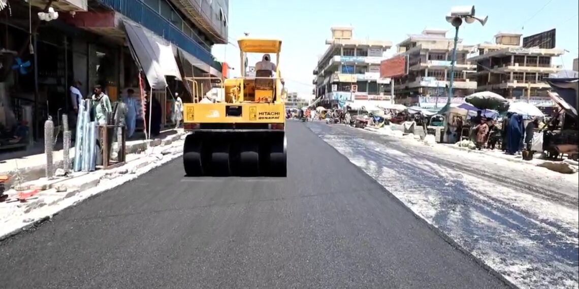 د جلال‌ آباد اوسېدونکي د ښاروالۍ له خوا د پلي شویو پروژو له ټیټ کیفیت شکایت کوي