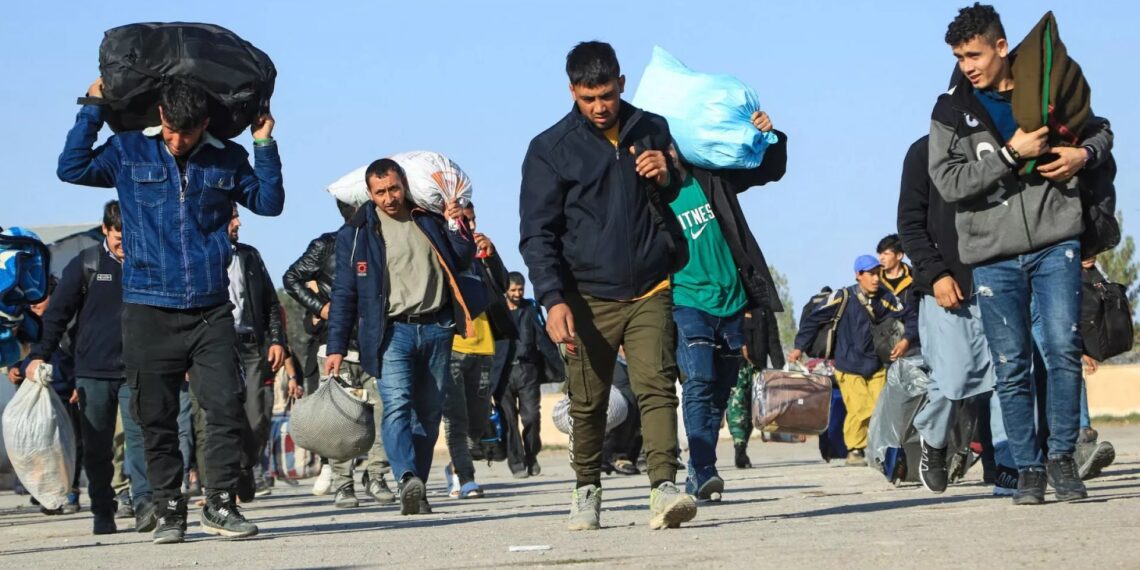 بهر ته پر قاچاقي لارو تګ؛ ولې افغان ځوانان هېواد پرېږدي؟