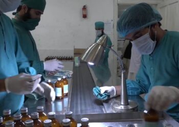 ننګرهار کې د درمل جوړولو صنعت په غوړېدو دی