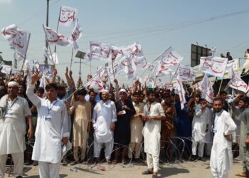 د پښتنو قامي جرګې له پرېکړې سره سم خیبر پښتونخوا کې ولسي پاڅونونه پیل شول