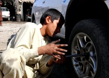 پکتیا کې اقتصادي ستونزو ماشومان درنو کارونو ته اړ کړي