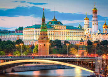 مسکو د بندیزونو له تور لېست د اسلامي امارت چارواکو په لرې کولو غور کوي