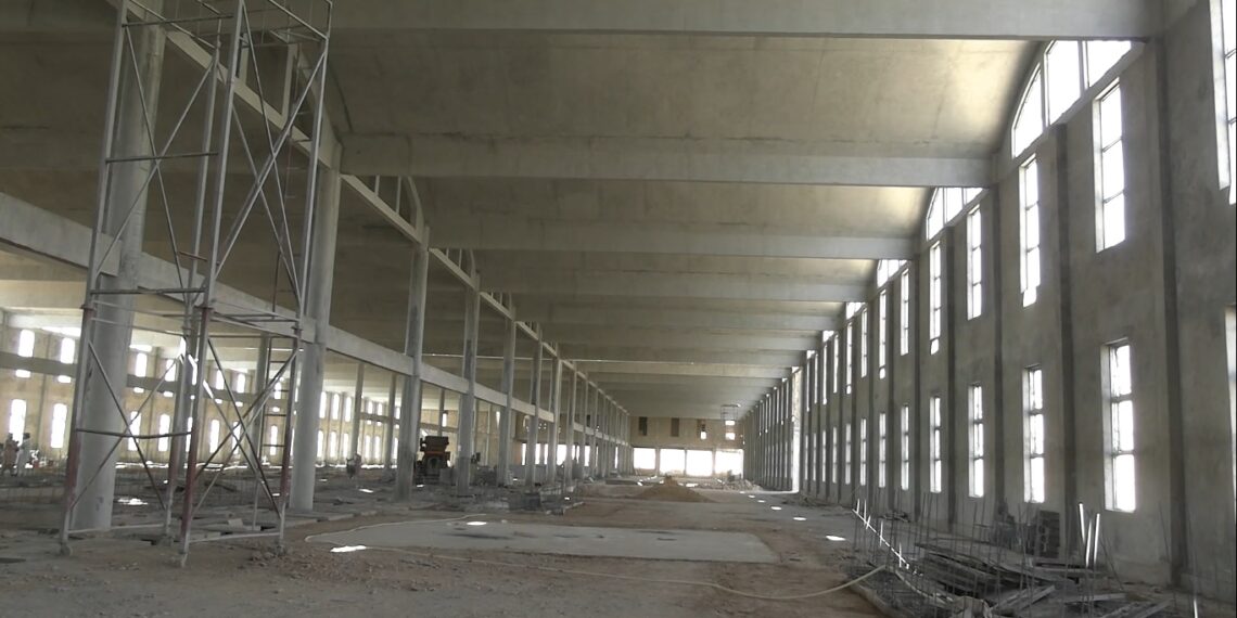 کندهار کې د هېواد پر کچه د ټوکر جوړولو کارخونې چارې ۷۵ سلنه بشړې شوې