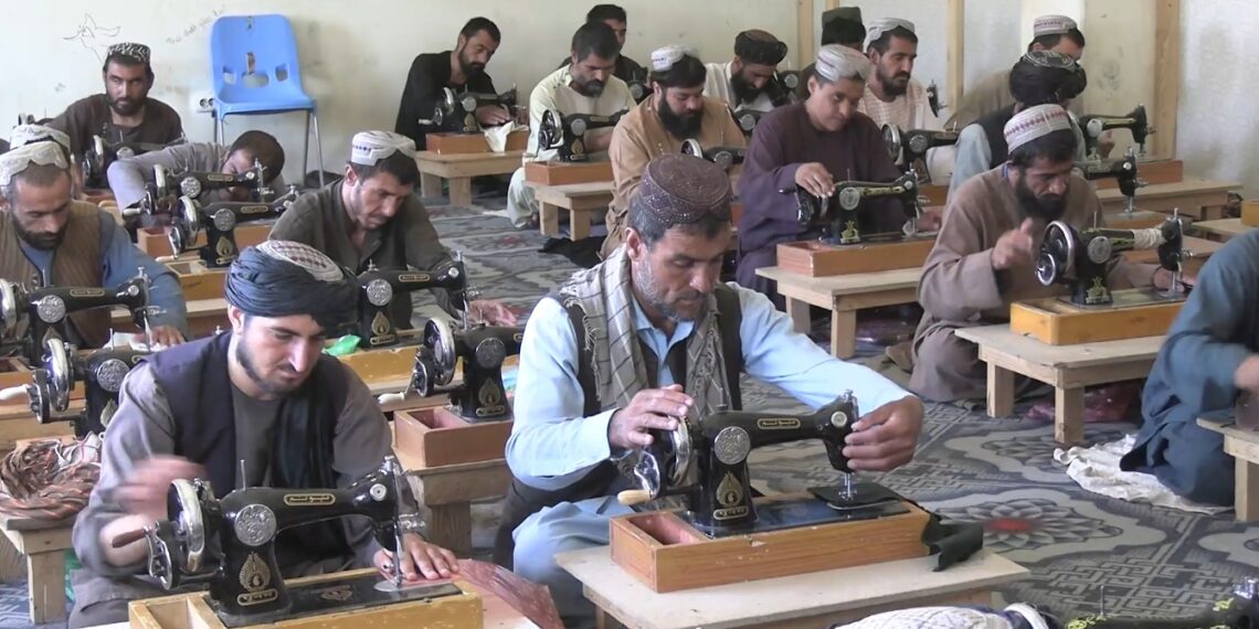 کندهار کې پر نشه يي توکو روږدو ته د مسلکي زده کړو زمینه برابره شوې