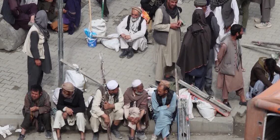 اوچا: له نیمايي ډېر افغانان له سخت بشري ناورین سره مخ دي