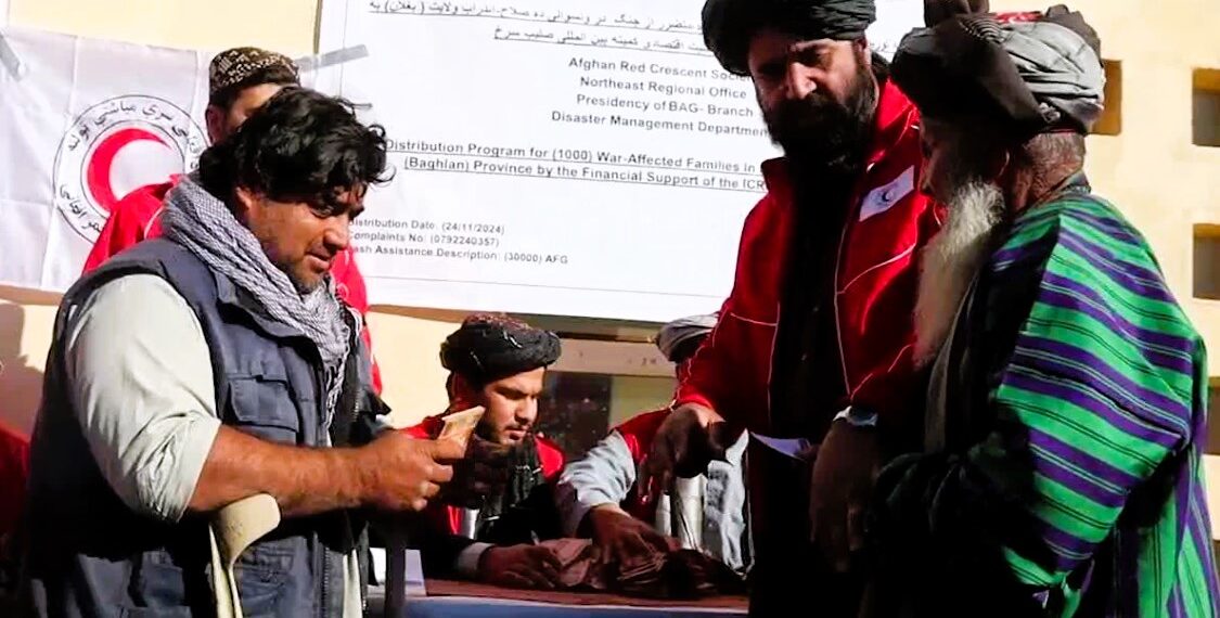 بغلان کې له سلګونه اړمنو کورنيو سره نغدي مرسته وشوه