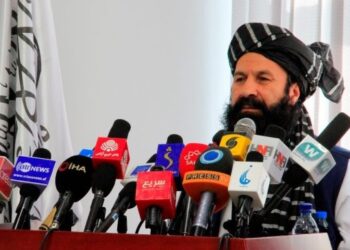 خلیل حقاني: ګاونډیو هېوادونو کې له افغان کډوالو سره ناوړه چلن کېږي