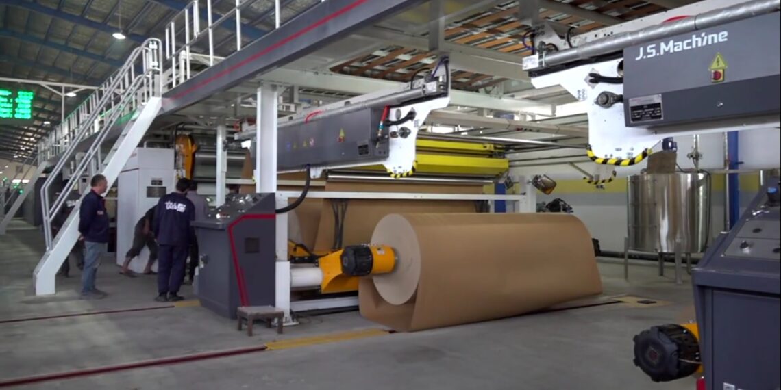 هرات کې د ۱۰ میلیونه ډالرو په ارزښت د کارتن جوړولو یوې کارخونې فعالیت پیل کړ