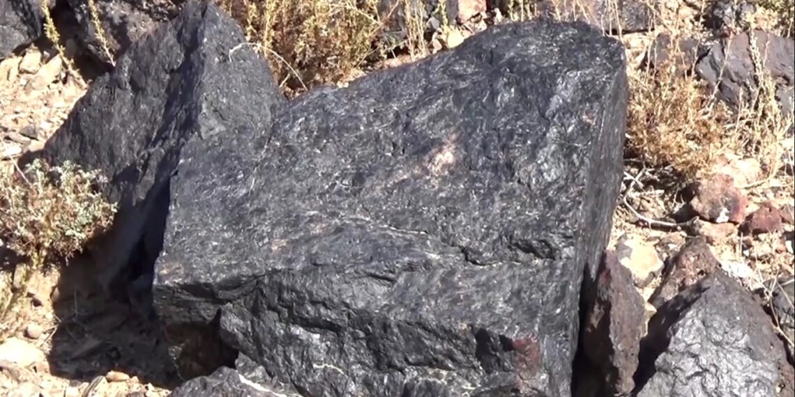 د هرات پښتون زرغون ولسوالۍ کې به د اوسپنې کان استخراج چارې پیل شي