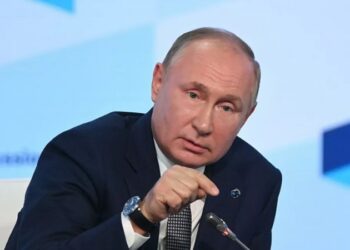 پوتین: غواړو له اسلامي امارت سره اړیکې لا پراخې کړو