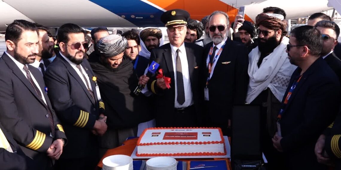 افغان پیلوټ معین خان وردګ له ۴۰ کلن کاري خدمت وروسته تقاعد شو