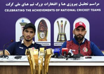 د کرېکټ ملي لوبډله د بنګله دېش پر وړاندې لوبلړۍ کې له بریا وروسته هېواد ته راستنه شوه