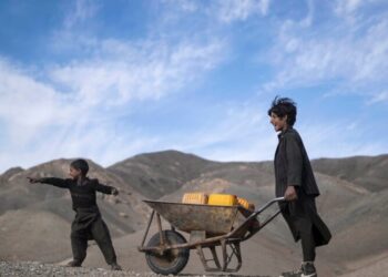 د کندهار اوسېدونکي د وچکالۍ مهارولو لپاره د بندونو جوړېدو غوښتنه کوي