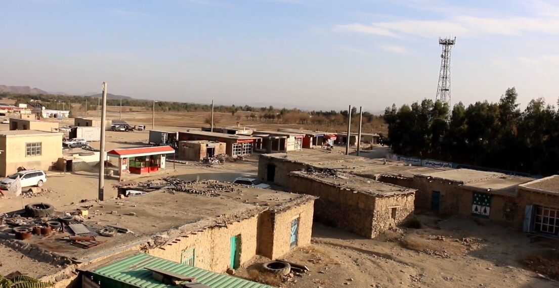 د خوست اوسېدونکي مکتب بازار کې د رغنیزو پروژو پلي کېدو غوښتنه کوي