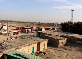 د خوست اوسېدونکي مکتب بازار کې د رغنیزو پروژو پلي کېدو غوښتنه کوي