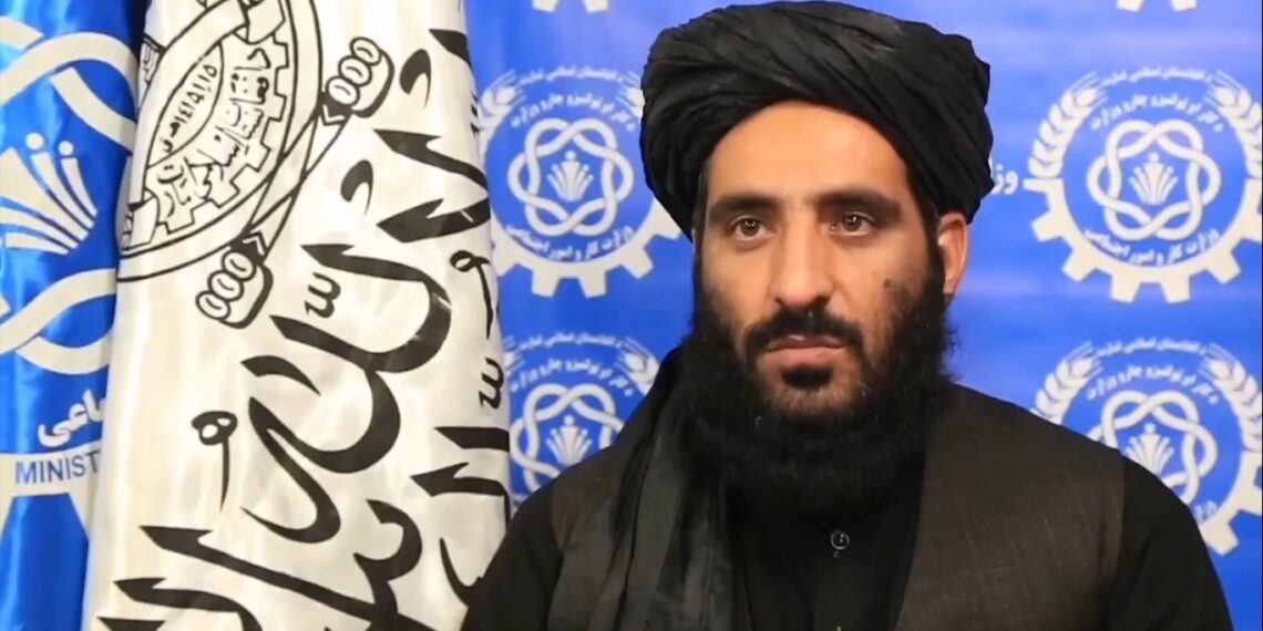 د کار او ټولنيزو چارو وزارت: تېرو درېيو مياشتو کې له ۳۳ زرو زیاتو کسانو ته د کار انفرادي جوازونه وېشل شوې