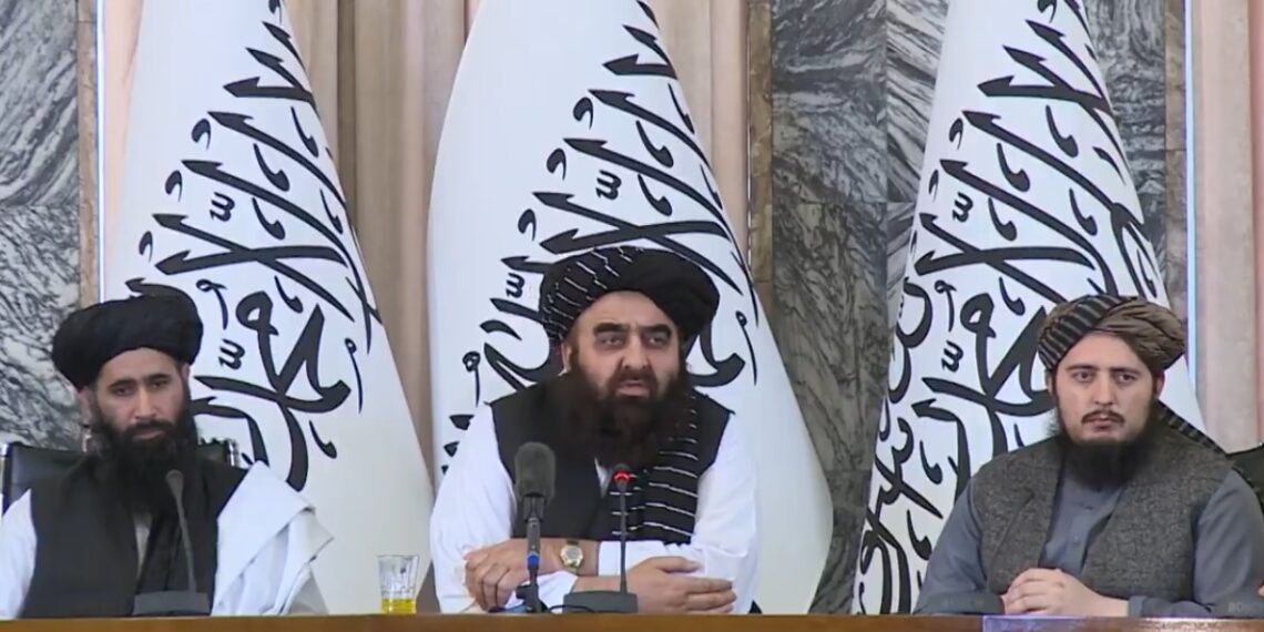 متقي: نړۍ او د سیمې هېوادونه هڅه کوي له اسلامي امارت سره سیاسي تعاملات زیات کړي