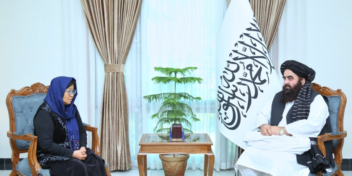 اتونبایوا: د لومړي ځل لپاره افغانستان سره د پراختیايي مرستو کچه له بشري مرستو ډېره شوې