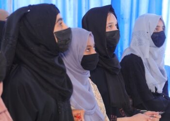 له زده کړو بې برخې نجونې: د چارواکو وروستیو څرګندونو هیله منې کړې یو