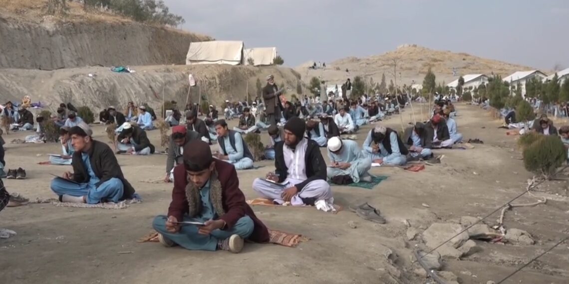 ننګرهار کې ۴۳ سلنه ښوونځي تدریسي ودانۍ نه لري