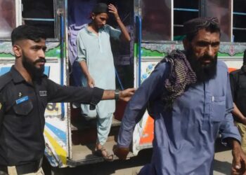 پاکستان کې د افغان کډوالو نیولو لړۍ دوام؛ سلګونه نور افغان کډوال نیول شوې