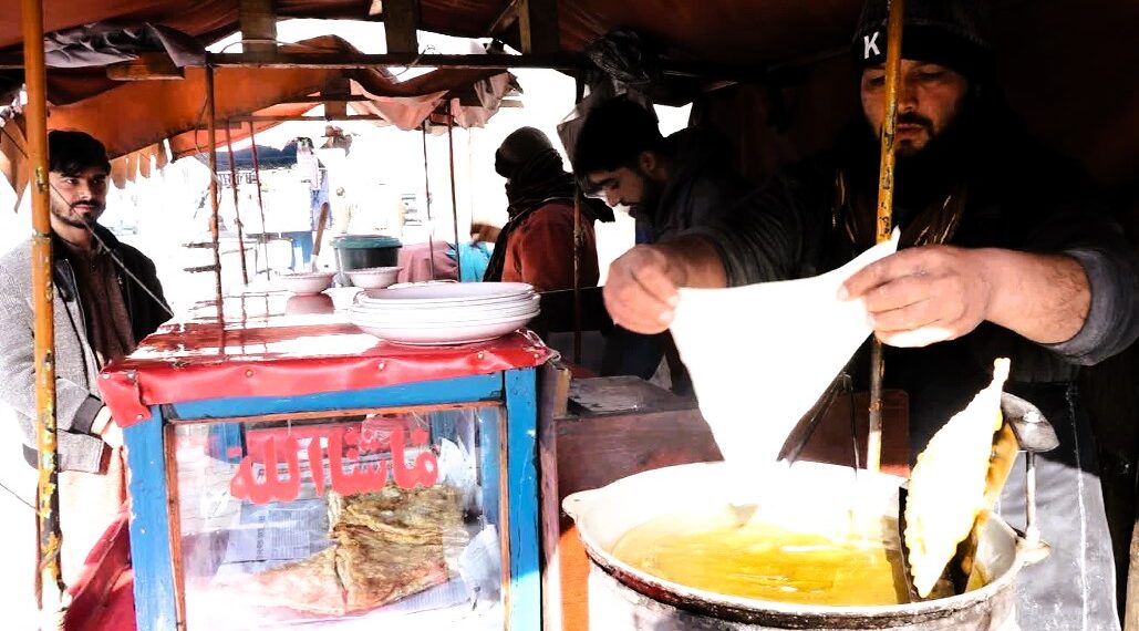 عامې روغتیا وزارت د سړک پر سر خوړو پلورونکو ته د نظافت ساتنې سیمینار پيل کړ