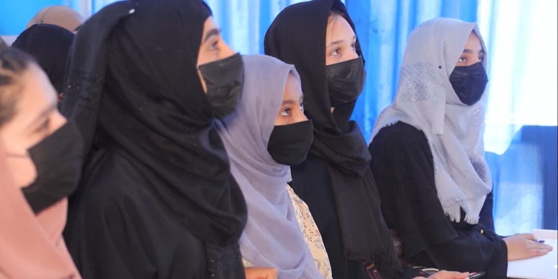 تېر۲۰۲۴ کال د افغان نجونو لپاره له ننګونو او ستونزو ډک و