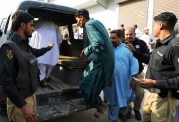 پاکستان کې د افغان کډوالو نیولو لړۍ لاهم روانه ده