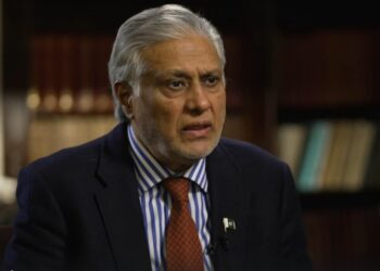 اسحاق ډار: باید ډاډ ترلاسه شي چې افغان خاوره د پاکستان پر وړاندې نه کارول کېږي