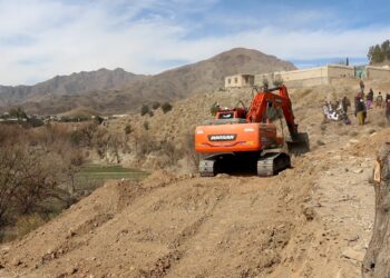 خوست کې د نادرشاه کوټ او قلندر ولسوالیو ترمنځ د سړک جوړولو چارې پیل شوې