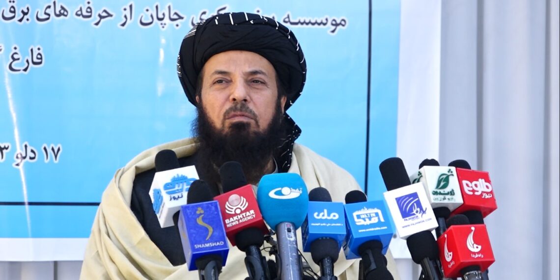 د کار او ټولنېزو چارو وزارت چارواکي مني چې هېواد کې د بې روزګارۍ کچه لوړه شوې