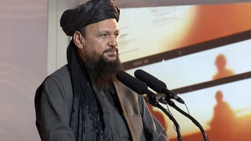 منصور: امريکا بايد افغانستان ته د تېرې ۲۰ کلنې جګړې تاوان ورکړي