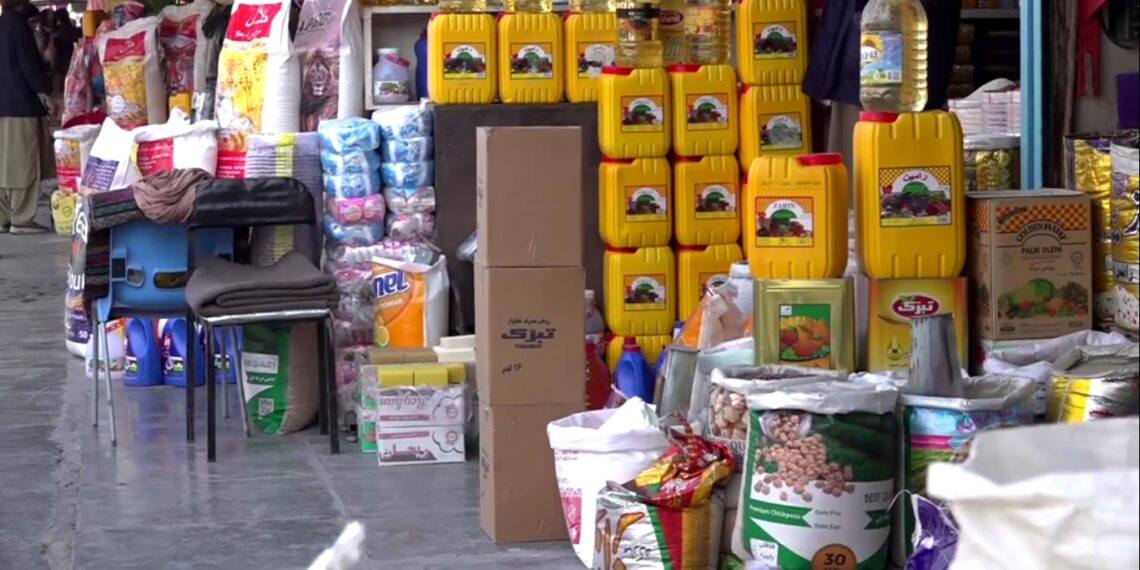 د هرات ښاریان: د افغانۍ ارزښت له ښه کېدو سربېره د توکو بیې لاهم لوړې دي