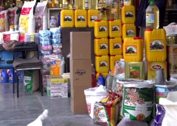 د هرات ښاریان: د افغانۍ ارزښت له ښه کېدو سربېره د توکو بیې لاهم لوړې دي