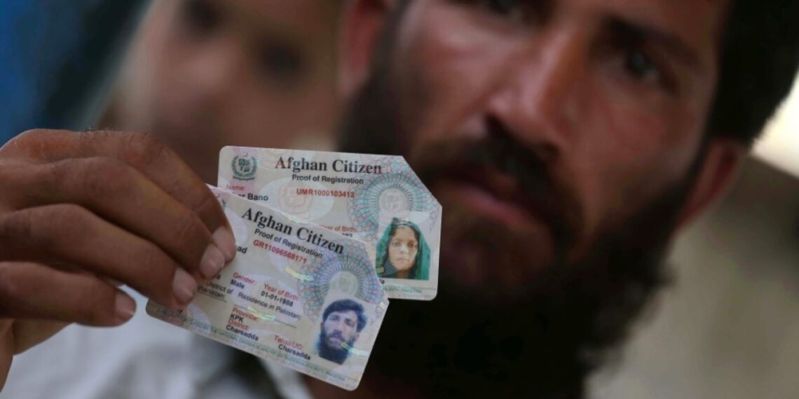 پاکستان اسنادو لرونکو افغان کډوالو ته د وتلو لپاره یوه میاشت مهلت ورکړ